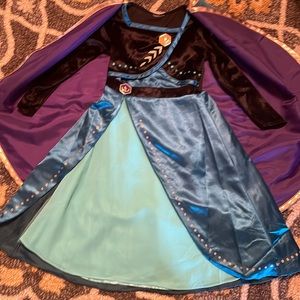 Great condition! Disney’s Anna gown with detachable cape. Size 4t